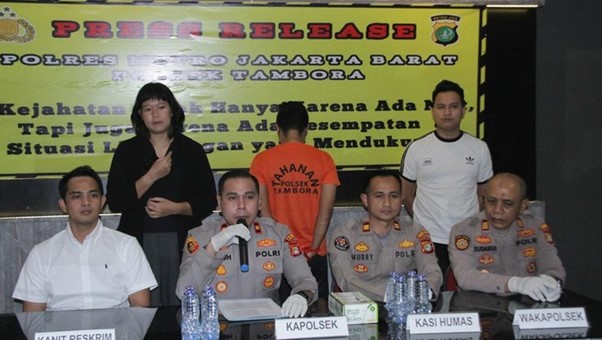 Modus Jasa Furnitur Fiktif, Pria di Jakbar Tipu Warga Ratusan Juta untuk Judi Online